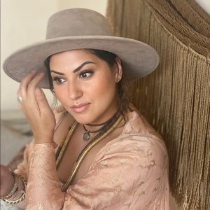 Meet your Posher, Nazarena